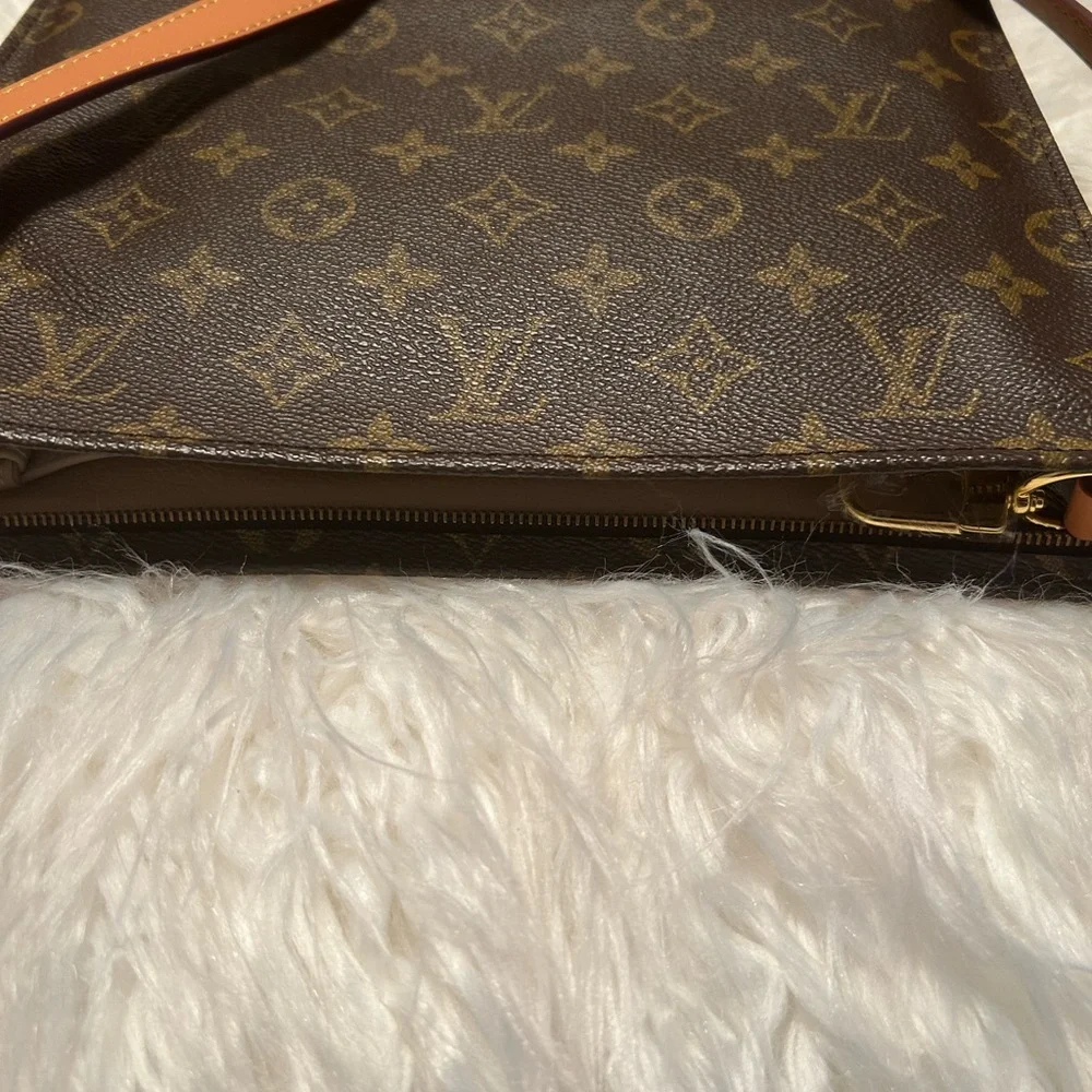 Louis Vuitton Brown Monogram Toiletry Pouch with Insert and Vachetta Strap - Picture 8 of 16